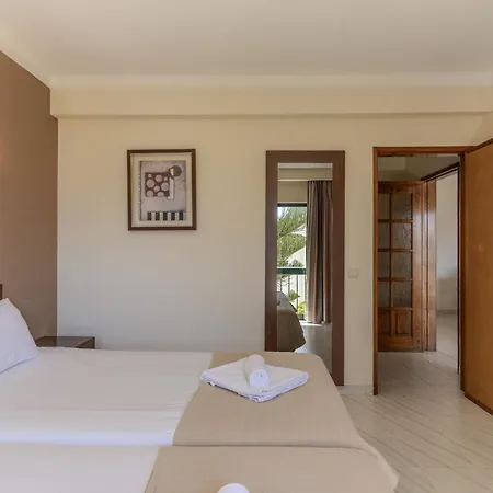 아파트 #384 Bright Pool View Ac & Balcony